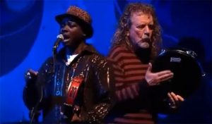 ROBERT PLANT E JULDEH CAMARA - FOTO BY REVISTA ELETRICIDADE