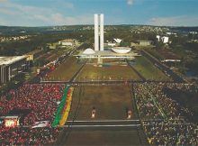 DEMOCRACIA EM VERTIGEM - FOTO: REPRODUÇÃO