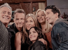 ELENCO DE FRIENDS NO ESPECIAL "FRIENDS: THE REUNION" - FOTO: REPRODUÇÃO