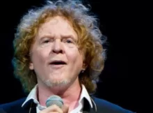 MICK HUCKNALL - FOTO REPRODUÇÃO